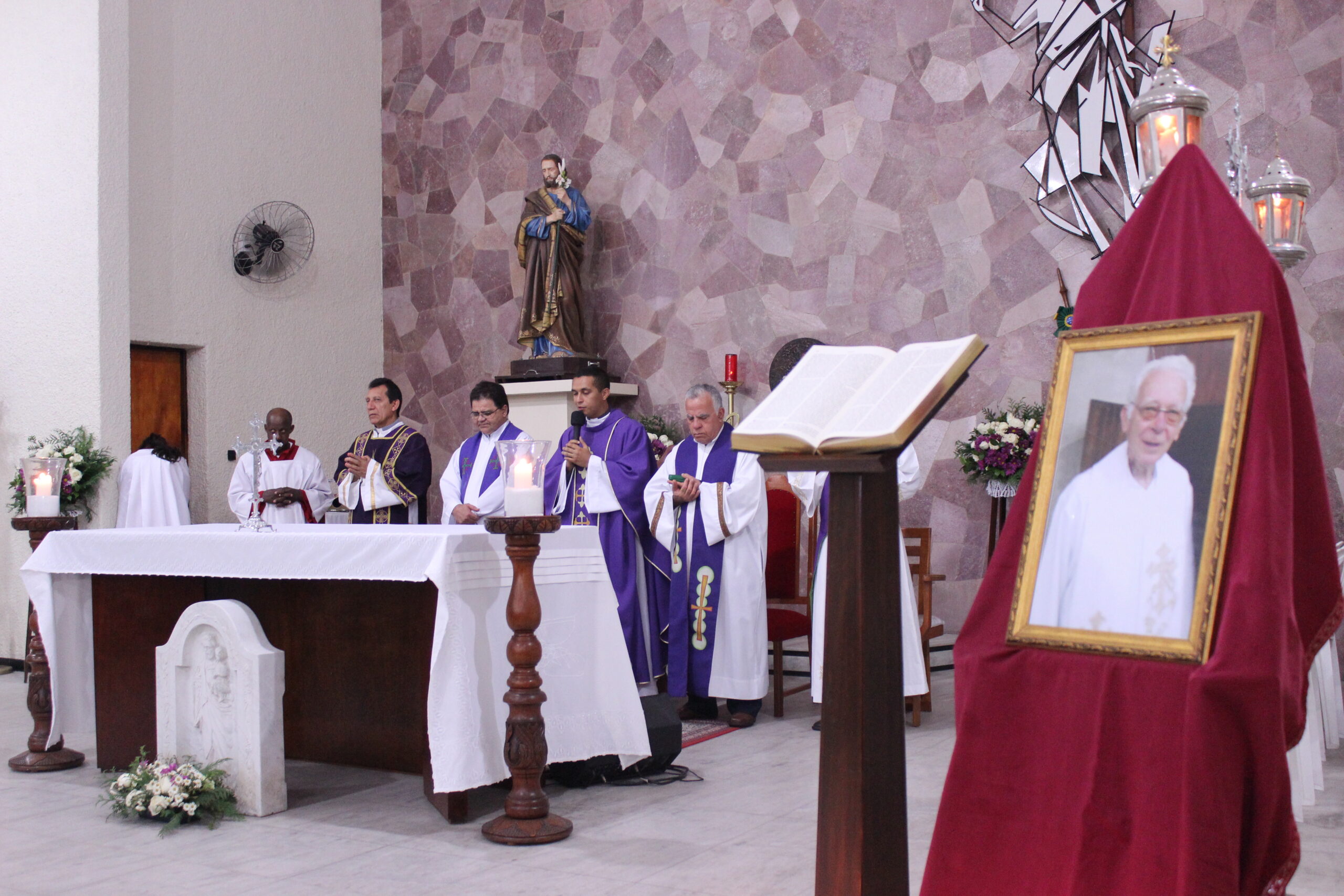 Homenagens a Padre João após sua partida