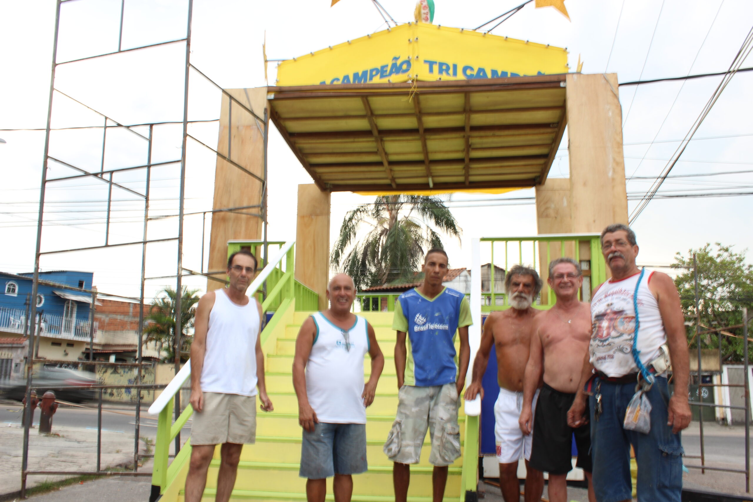Tadeu Vida e membros da Comissão de Carnaval